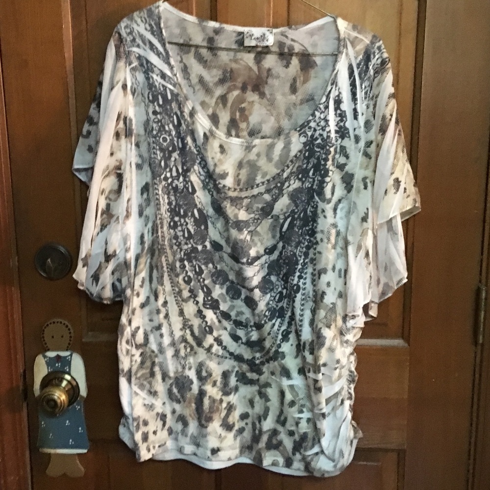 Good Condition. Grey/White Light Boho Top